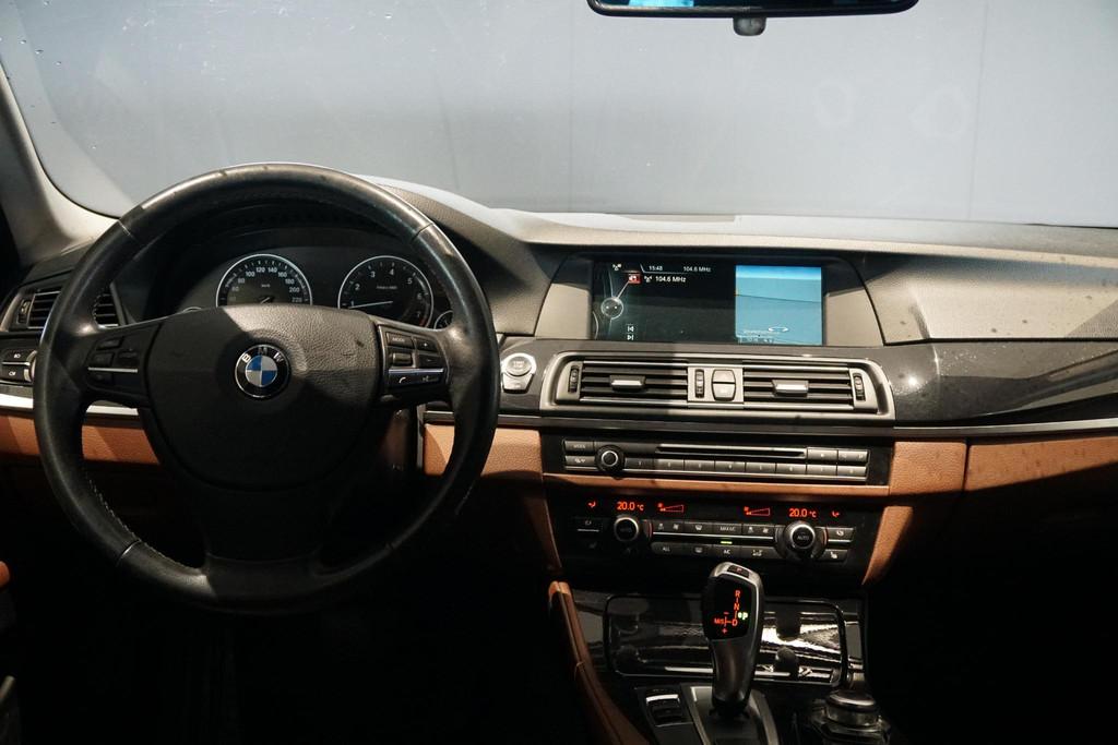 BMW 5-serie Touring 520i *MOTOR DEFECT* + LEDER / STOELVERWA, Auto's, Automaat, Euro 5, Gebruikt, 4 cilinders