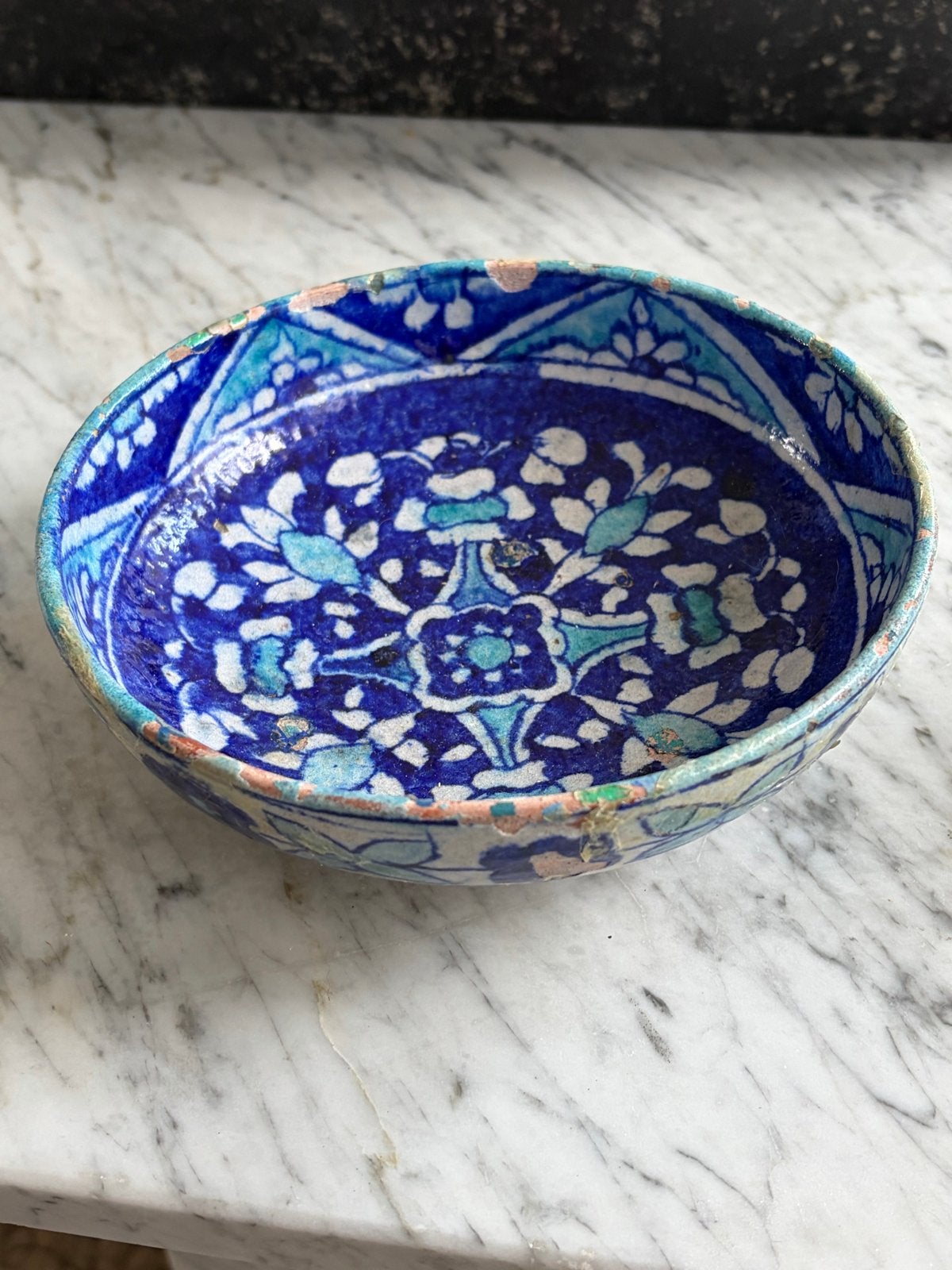 AN INDO-PERSIAN 'MULTAN' 19TH CENTURY BOWL, T, Ophalen of Verzenden