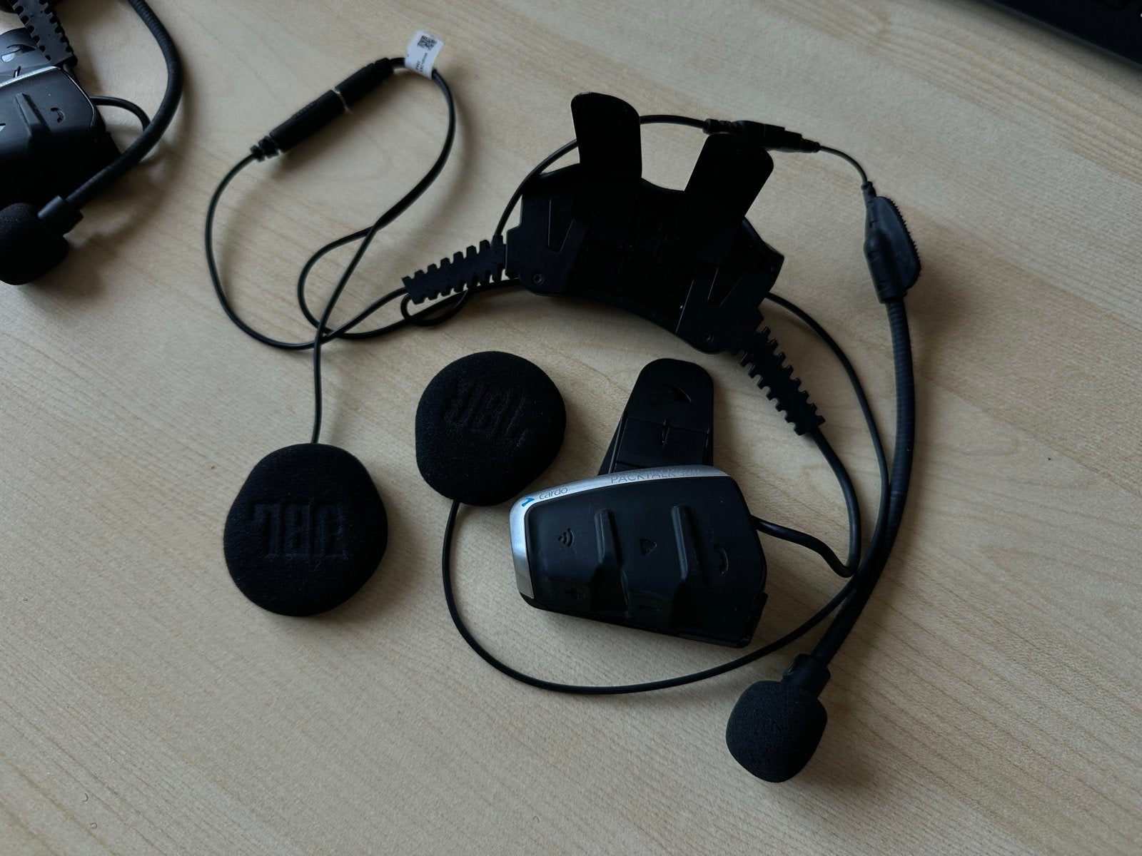 Foto 5 van Cardo Packtalk Slim Duo - Mesh & Bluetooth JBL speakers
