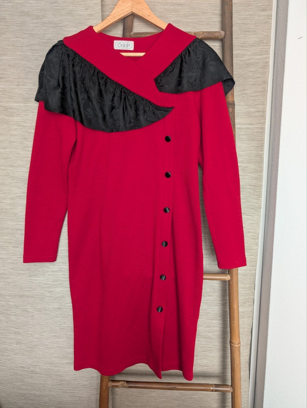 Vintage jurk rood met zwarte details. Wol mix, Kleding | Dames, Ophalen of Verzenden, Zo goed als nieuw, Rood