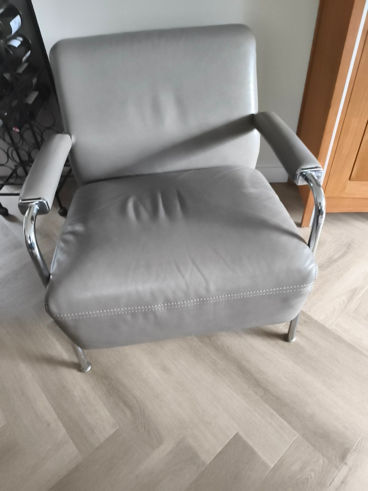 Te koop mooie leren fauteuil kleur taupe, Huis en Inrichting, Fauteuils, Ophalen, Zo goed als nieuw, 75 tot 100 cm, 75 tot 100 cm