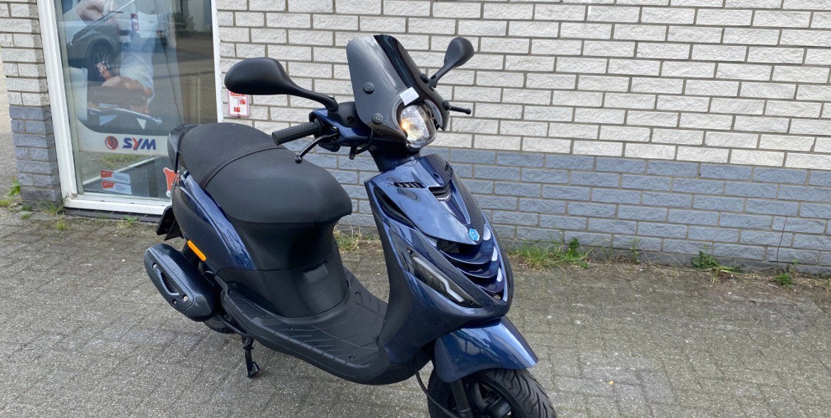 Opzoek, Fietsen en Brommers, Scooters | Piaggio, Ophalen, Zo goed als nieuw, Benzine, Zip