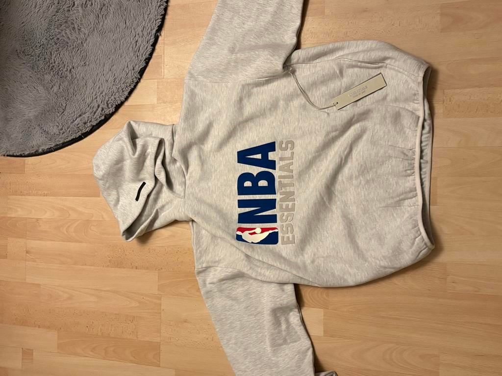 Nieuwe NBA Essentials hoodie - Te groot gekocht!, Ophalen of Verzenden, Nieuw, Overige maten, Grijs