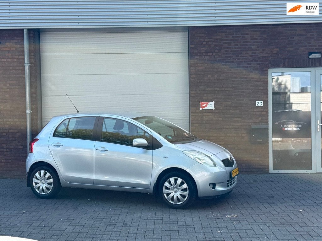 Toyota Yaris 1.3 VVTi Sol MMT|AUTOMAAT|AIRCO|NIEUWE APK, Stof, 4 cilinders, Bedrijf, 1298 cc