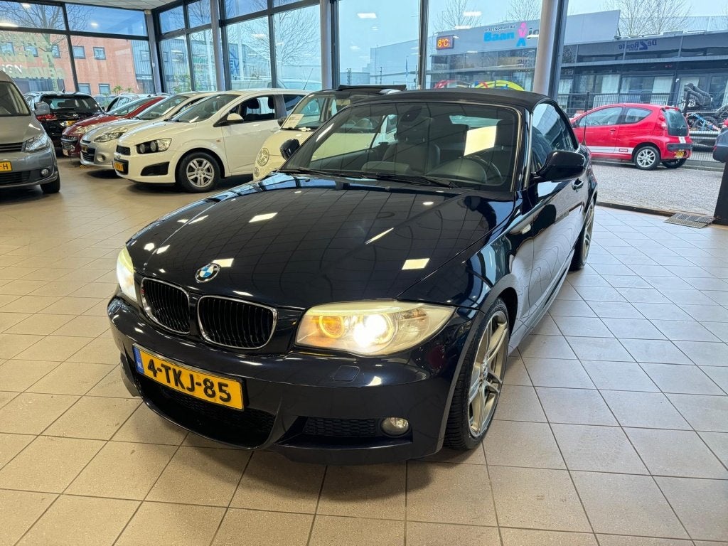 BMW 1 Serie Cabrio 118i M Sport Edition AUTOMAAT APK 4-26 BJ, Auto's, BMW, Achterwielaandrijving, Zwart, Cabriolet, 4 stoelen