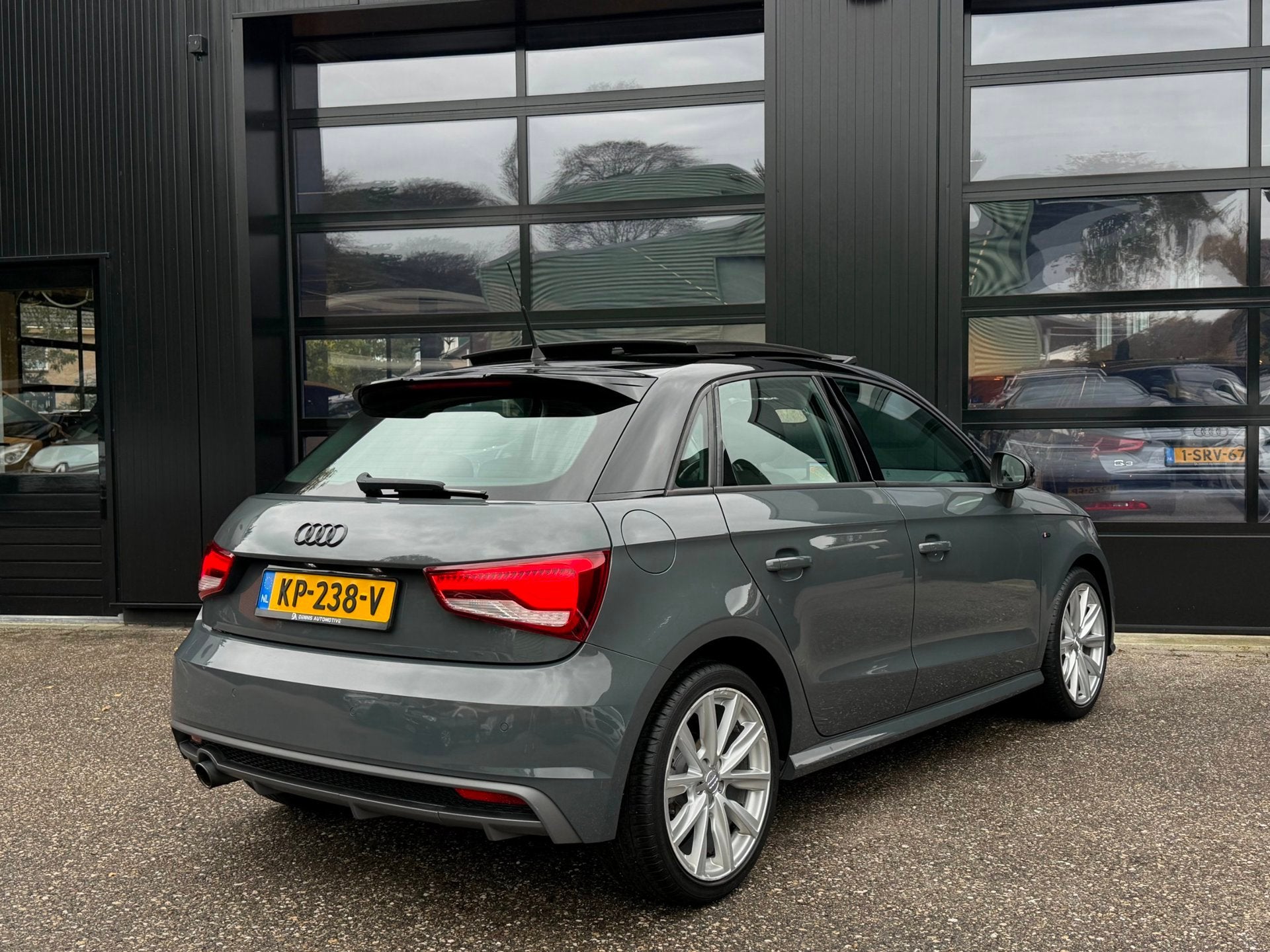 Audi A1 Sportback 1.0 TFSI S-LINE Panoramadak Nano Grey, Auto's, Voorwielaandrijving, Dealer onderhouden, Stof, Euro 6