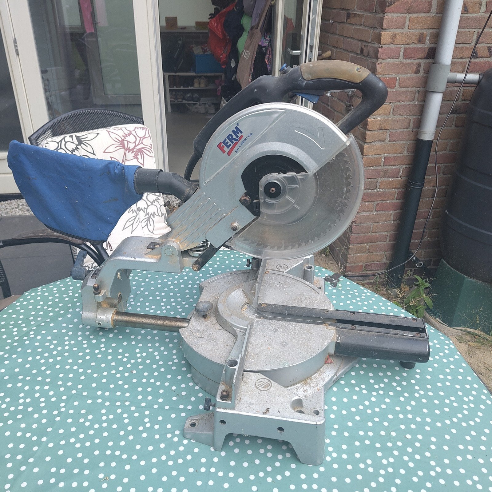 Ferm Afkortzaag FKZ-255S / MSM1021 - 255mm zaagblad, Doe-het-zelf en Verbouw, Gereedschap | Zaagmachines, Gebruikt, Afkortzaag