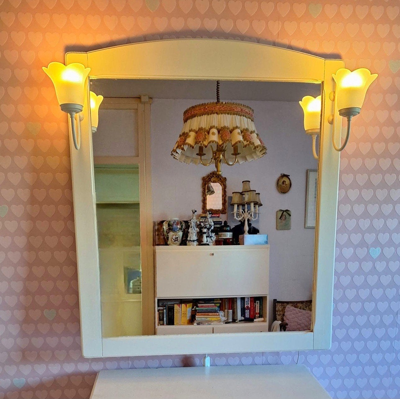 Grote spiegel met verlichting en crèmekleurige houten lijst, Huis en Inrichting, Ophalen, 100 tot 150 cm, Vierkant, Zo goed als nieuw