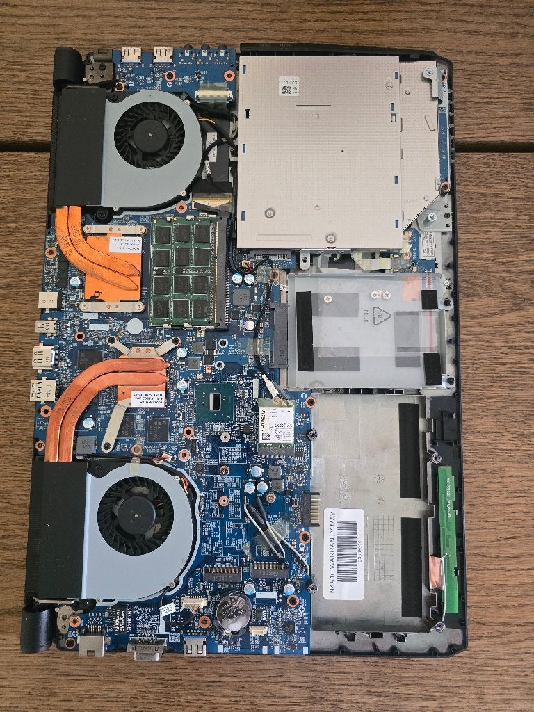 BTO laptop voor onderdelen (defect), Computers en Software, Windows Laptops, Verzenden, Niet werkend, 15 inch, Qwerty
