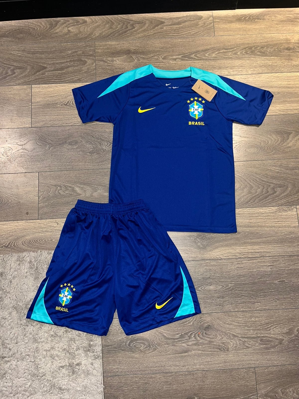 SALE! Brazilië Trainingsset (Maat L), Ophalen of Verzenden, Zo goed als nieuw, Shirt