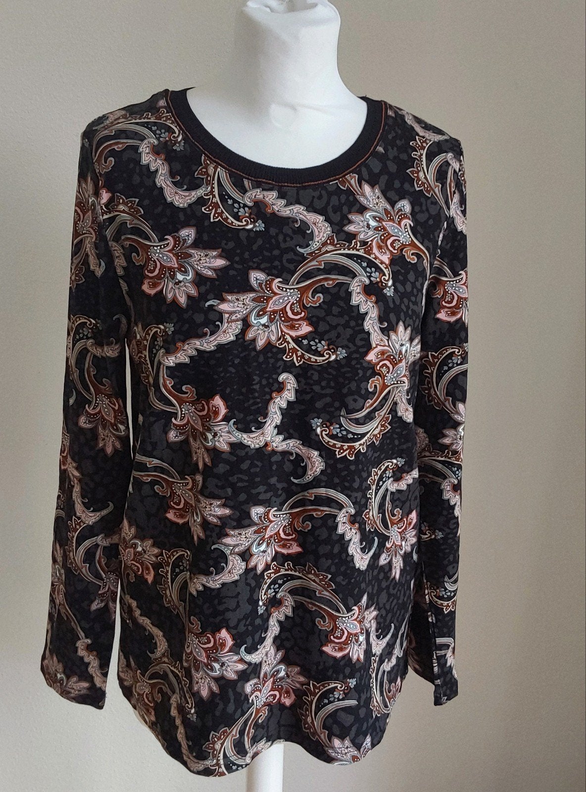 Prachtige top van Brandtex maat M, nieuwstaat, 95% viscose,, Maat 38/40 (M), Verzenden, Zo goed als nieuw, Lange mouw