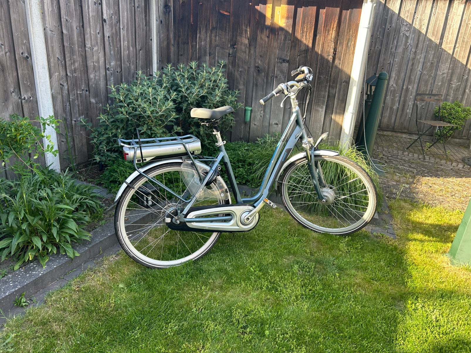 Mooie elektrische Amslod damesfiets.  Prima accu, Ophalen of Verzenden, Zo goed als nieuw, 30 tot 50 km per accu, Overige merken