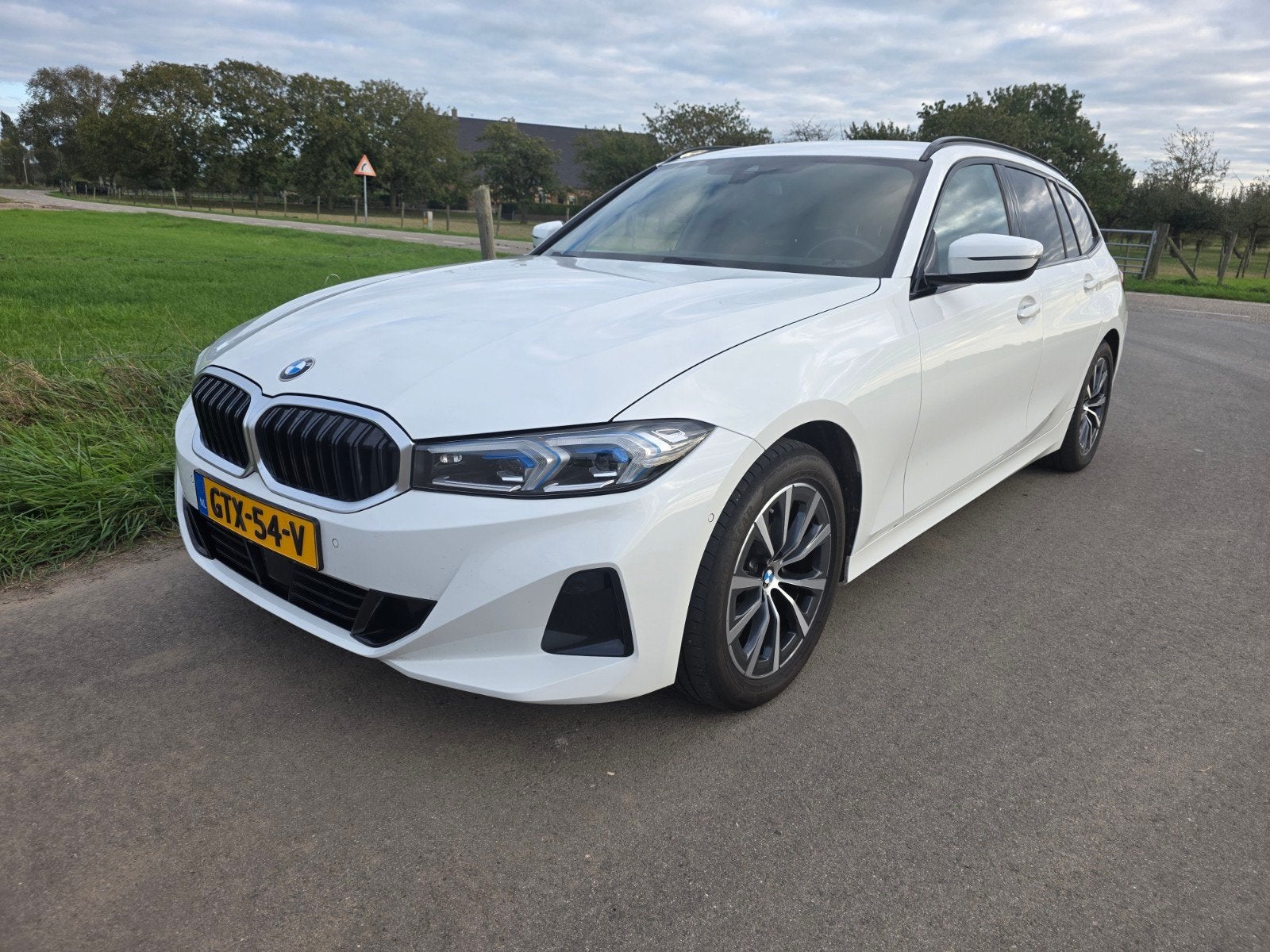 BMW 3-Serie 320i 184pk Aut Facelift, Auto's, 1998 cc, Achterwielaandrijving, 4 cilinders, Wit