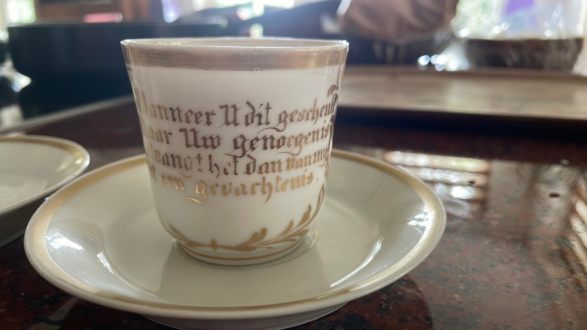 2 oude kopjes met schotels, Antiek en Kunst, Ophalen of Verzenden