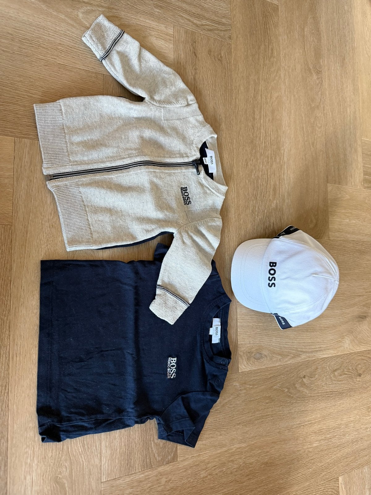 BOSS baby set: vest, t-shirt en pet (6M-67), Ophalen of Verzenden, Zo goed als nieuw, Jongetje of Meisje