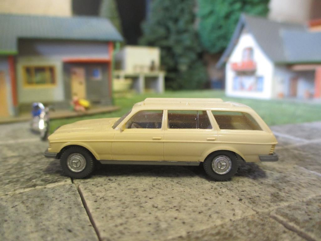 Mercedes Benz S123 250T Wiking Hellcreme (de ster ontbreekt), Ophalen of Verzenden, Gebruikt, Auto, Wiking