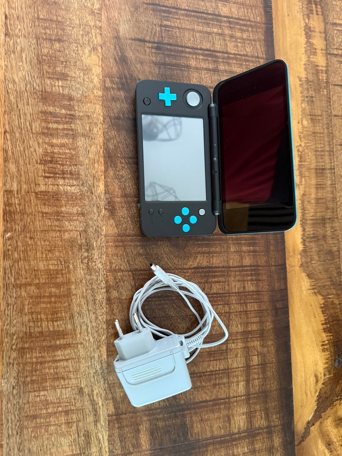 New Nintendo 2DS XL. zwart/turquoise, Ophalen of Verzenden, Zo goed als nieuw, Blauw, 2DS