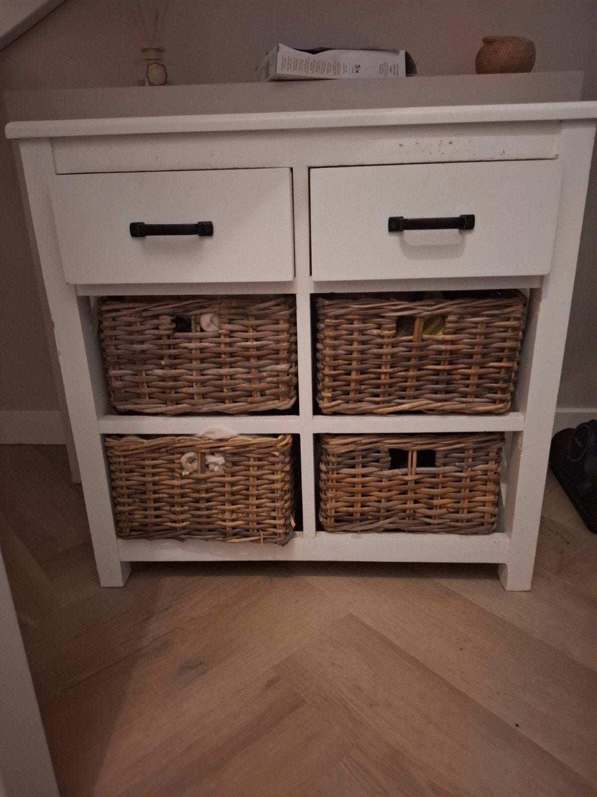 Wit ladekastje met rieten manden, Ophalen, Gebruikt, Overige materialen, 50 tot 100 cm