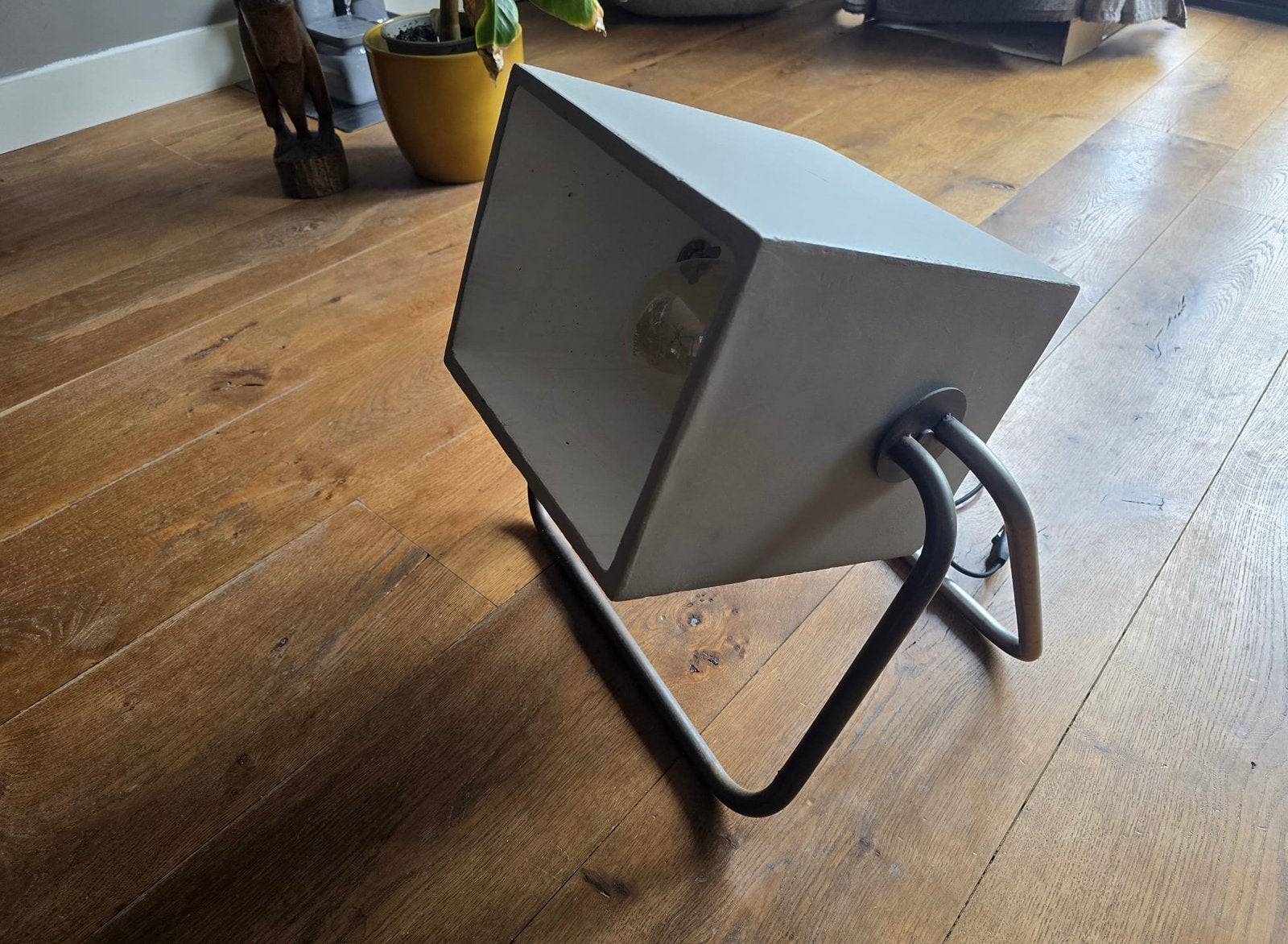 Zuiver Concrete Up Cement Industrial floor lamp, Ophalen of Verzenden, Zo goed als nieuw, Overige materialen, Minder dan 100 cm