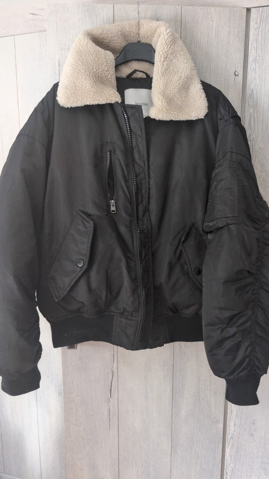 Bershka Bomberjack met teddy kraag, Maat 38/40 (M), Zwart, Zo goed als nieuw, Bershka