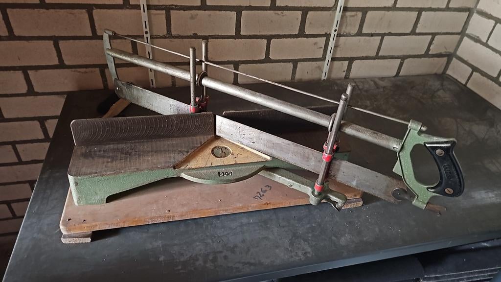 Ulmia 354 verstekzaag, Ophalen