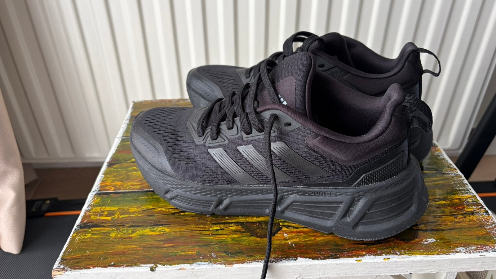 Slechts 1x gedragen! Adidas Questar (Zwart) – Maat 38.5, Ophalen, Zo goed als nieuw, Schoenen