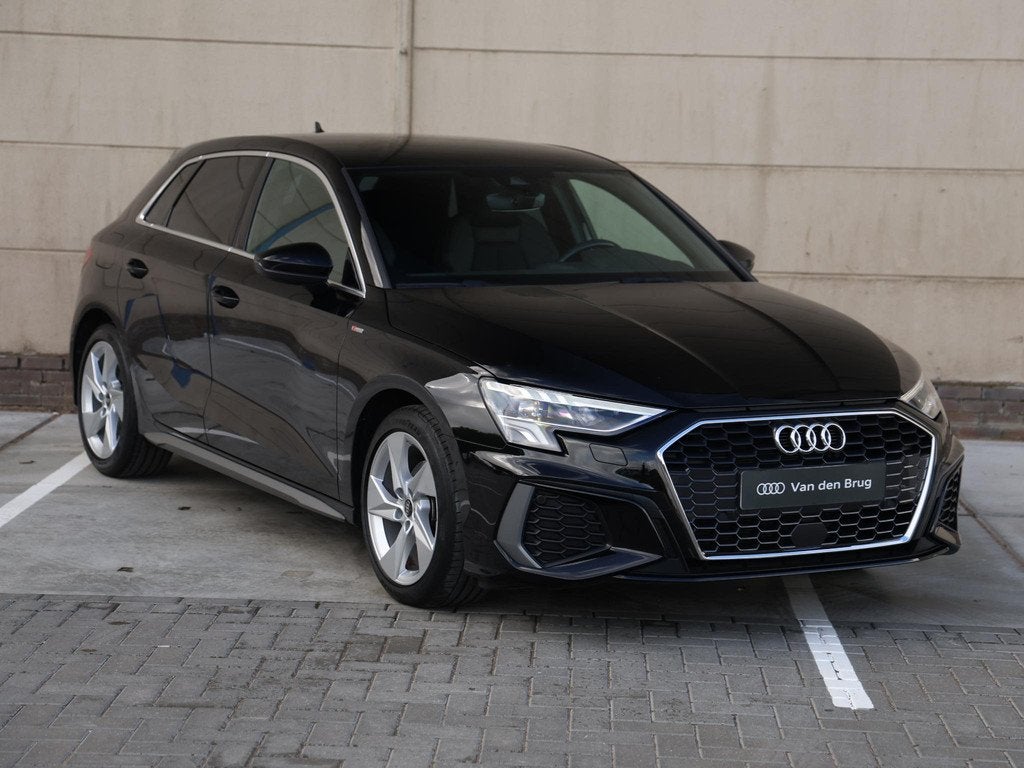Audi A3 Sportback 35 TFSI S edition | Navigatie | Adaptive C, 4 cilinders, 150 pk, Leder en Stof, Zwart