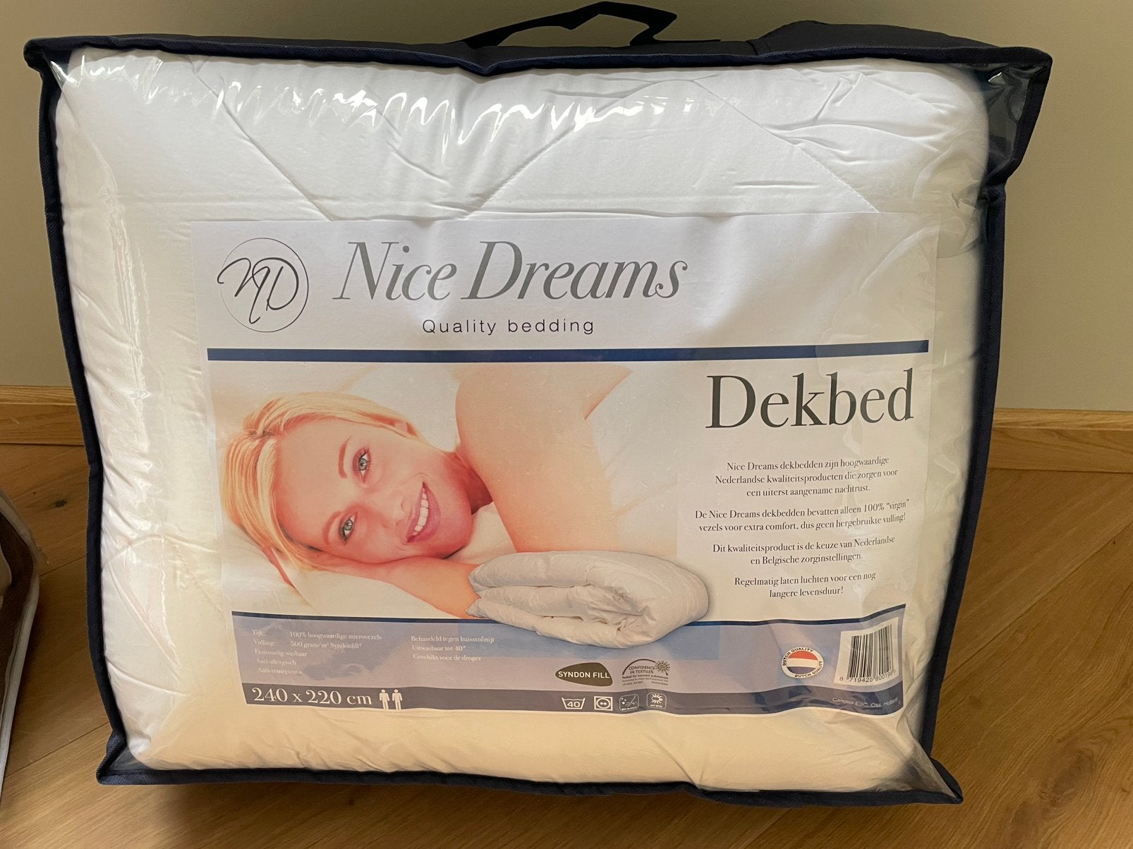 Nieuw Dekbed 240x220 en 2 kussens, Ophalen, Wit, Deken of Dekbed, Nieuw