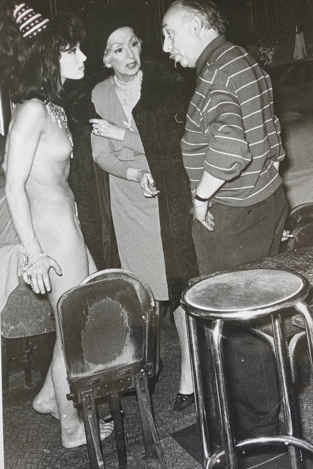 Vizo foto Madame Coco Chanel met naakt fotomodel, Ophalen of Verzenden, Voor 1940, Gebruikt