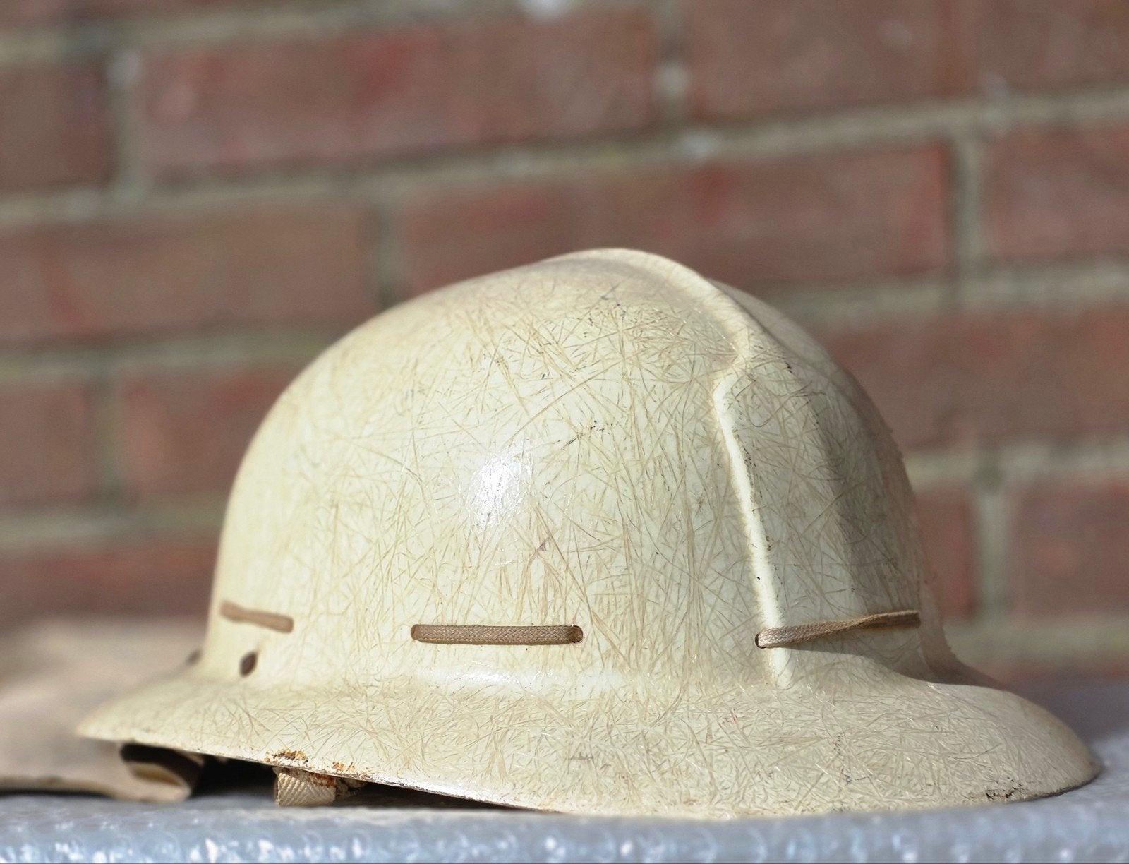 brandweerhelm brandweer Nederland Bedrijfsbrandweer, Ophalen of Verzenden, Landmacht, Nederland, Embleem of Badge