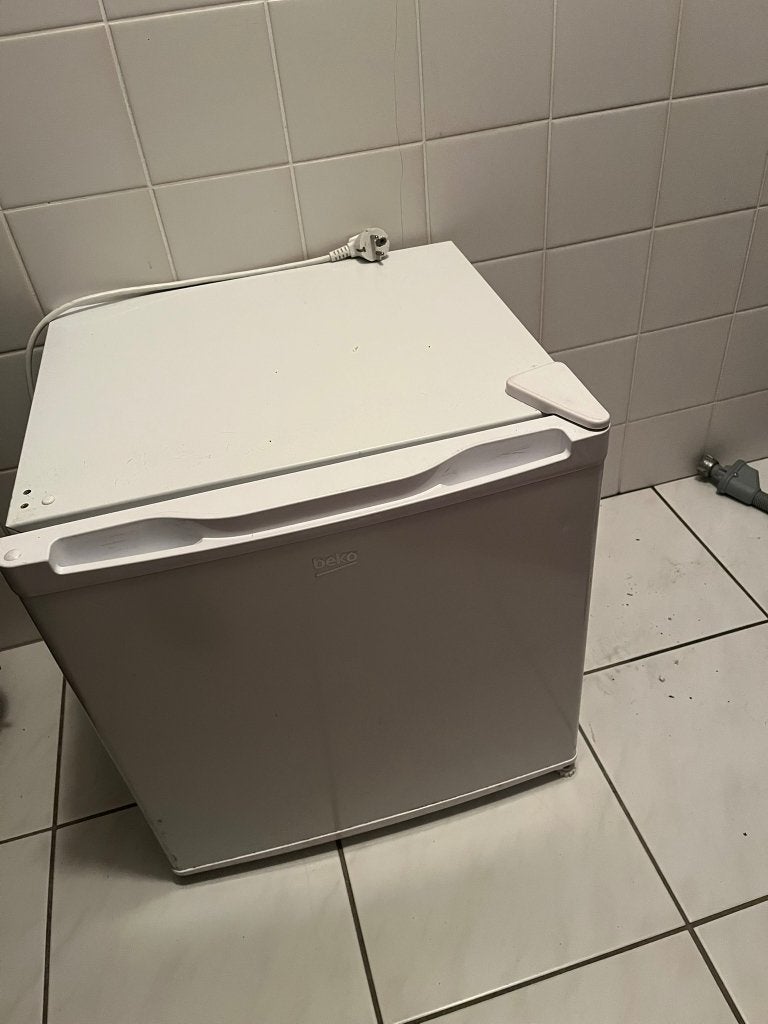 Mini/camping koelkast merk Beko, Ophalen, Minder dan 85 cm, 45 tot 60 cm, Met vriesvak