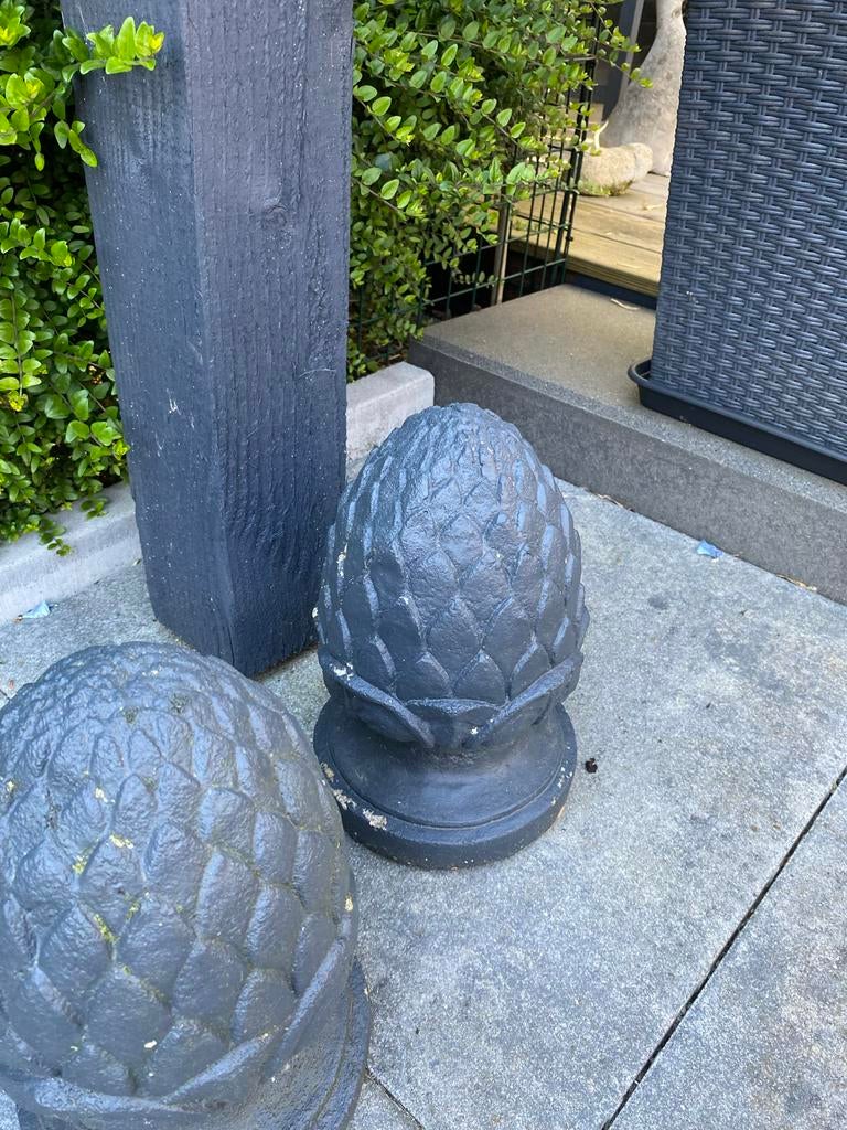2 Betonnen Eikels - Tuinornamenten, Tuin en Terras, Ophalen, Gebruikt, Beton, Overige typen