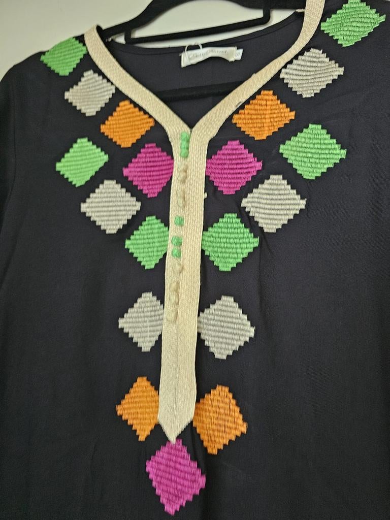 Zwarte kaftan met kleurrijk borduurwerk, Maat 38/40 (M), Zwart, Nieuw, Ophalen of Verzenden