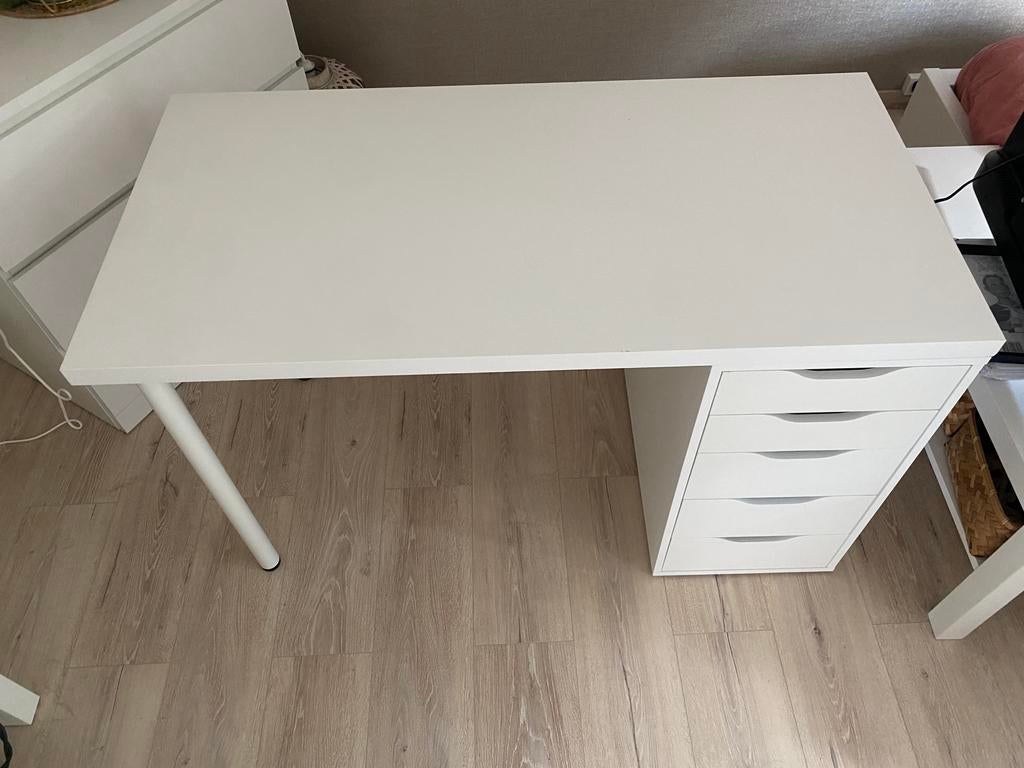 IKEA LAGKAPTEN bureau met IKEA ALEX ladenblok., Huis en Inrichting, Bureaus, Ophalen, Zo goed als nieuw