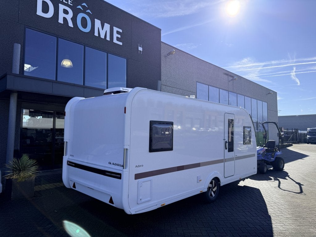 Adria Adora 522, Rondzit, Schokbreker, Bedrijf, 5 tot 6 meter
