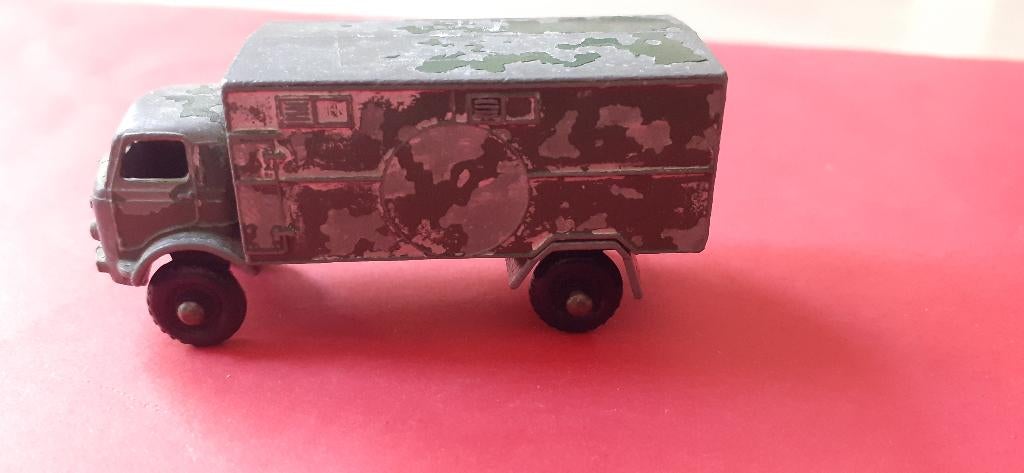 Matchbox Ford Service Ambulance (volgens Matchbox Catalogus), Hobby en Vrije tijd, Modelauto's | Overige schalen, Verzenden, Gebruikt