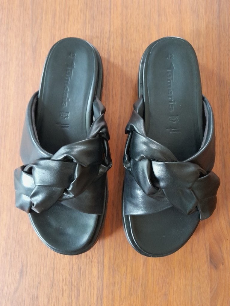Damesslipper Tamaris maat 42, Zwart, Ophalen of Verzenden, Zo goed als nieuw, Slippers