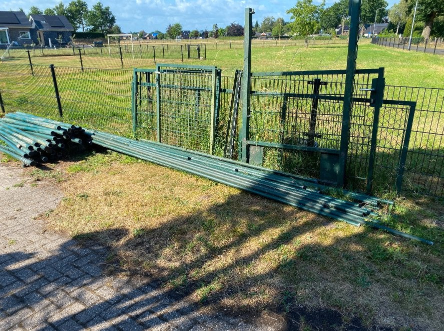 Groen Hekwerk (compleet) te koop - 135 meter en 3 poorten, Ophalen, Met poort, Gebruikt, Sierhekwerk
