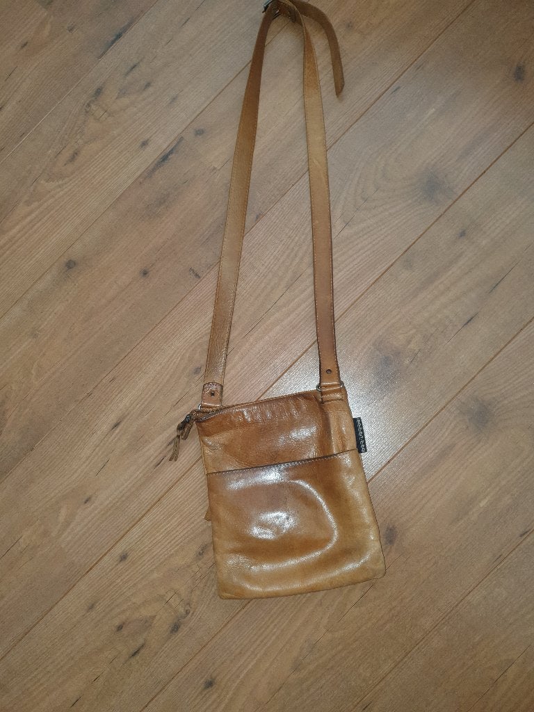 Fred De La Bretoniere tas Leren schoudertas, Ophalen of Verzenden, Gebruikt, Bruin, Schoudertasje