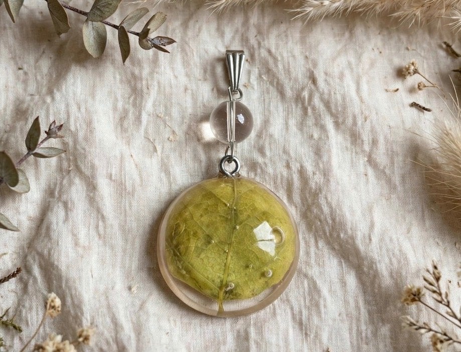 Rvs hanger met Bergkristal en hanger met herfst boomblad, Overige voorstellingen, Verzenden, ., Nieuw
