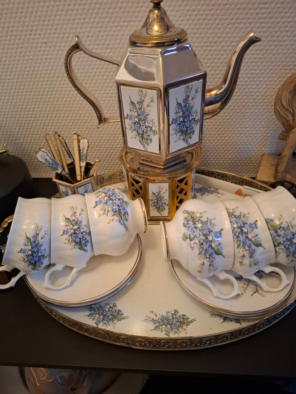 zeer mooi servies uit 1960, Ophalen