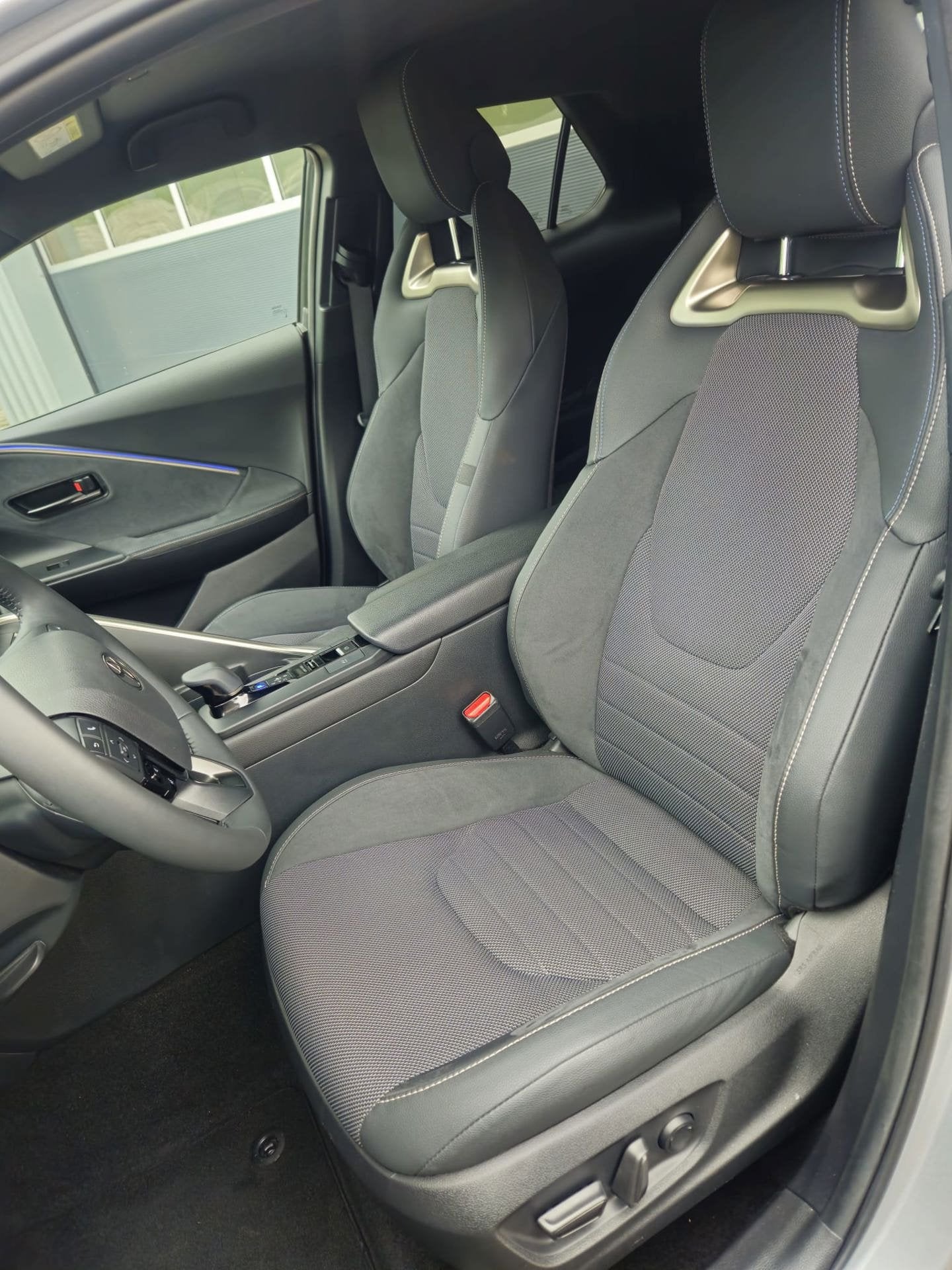 Toyota C-HR 1.8 Hybrid 140 Executive, Zwart, Automatische klimaatregeling, Bedrijf, Nieuw