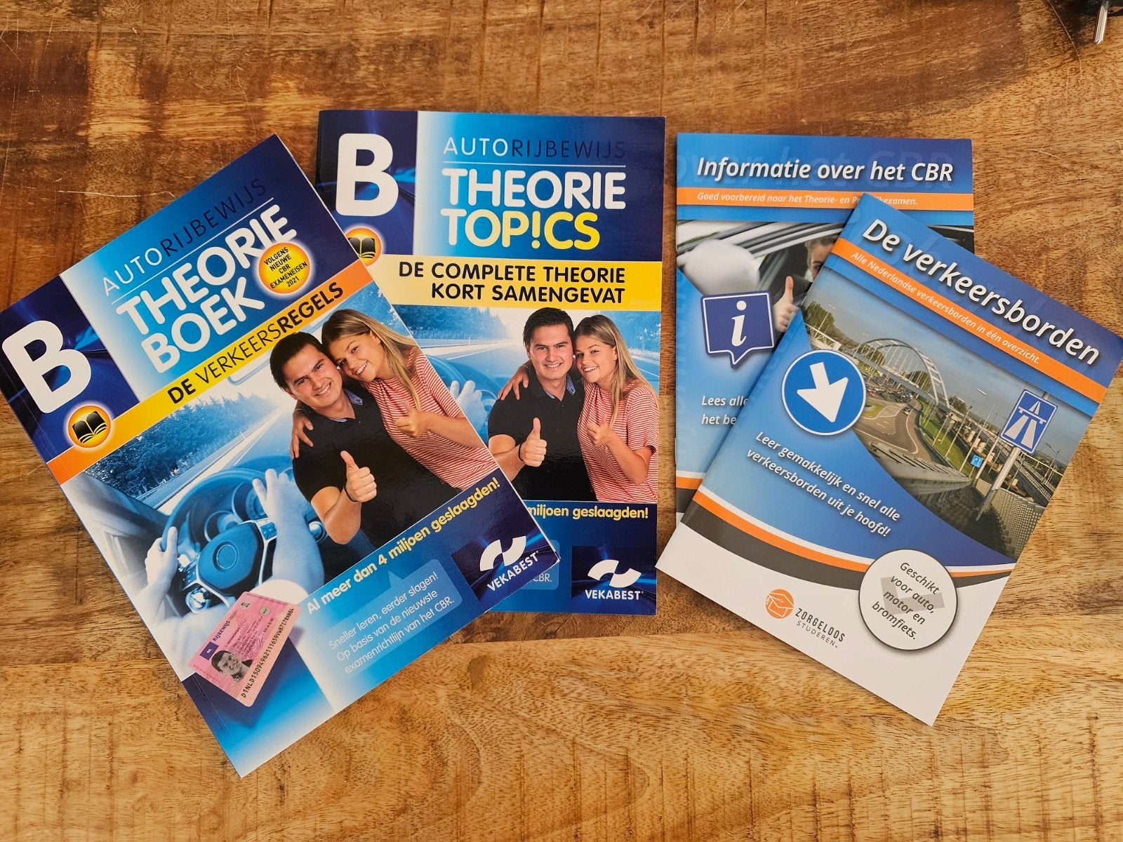 Autorijbewijs B Theorieboeken en Verkeersborden, Ophalen of Verzenden, Zo goed als nieuw, Overige niveaus, Vekabest