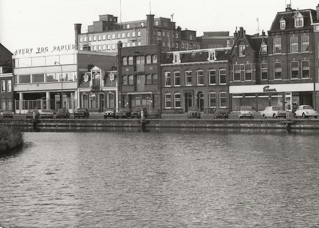 Utrecht Kade met panden Avery,Essen,en Jongerius Foto, Ophalen of Verzenden, 1940 tot 1960, Ongelopen, Utrecht
