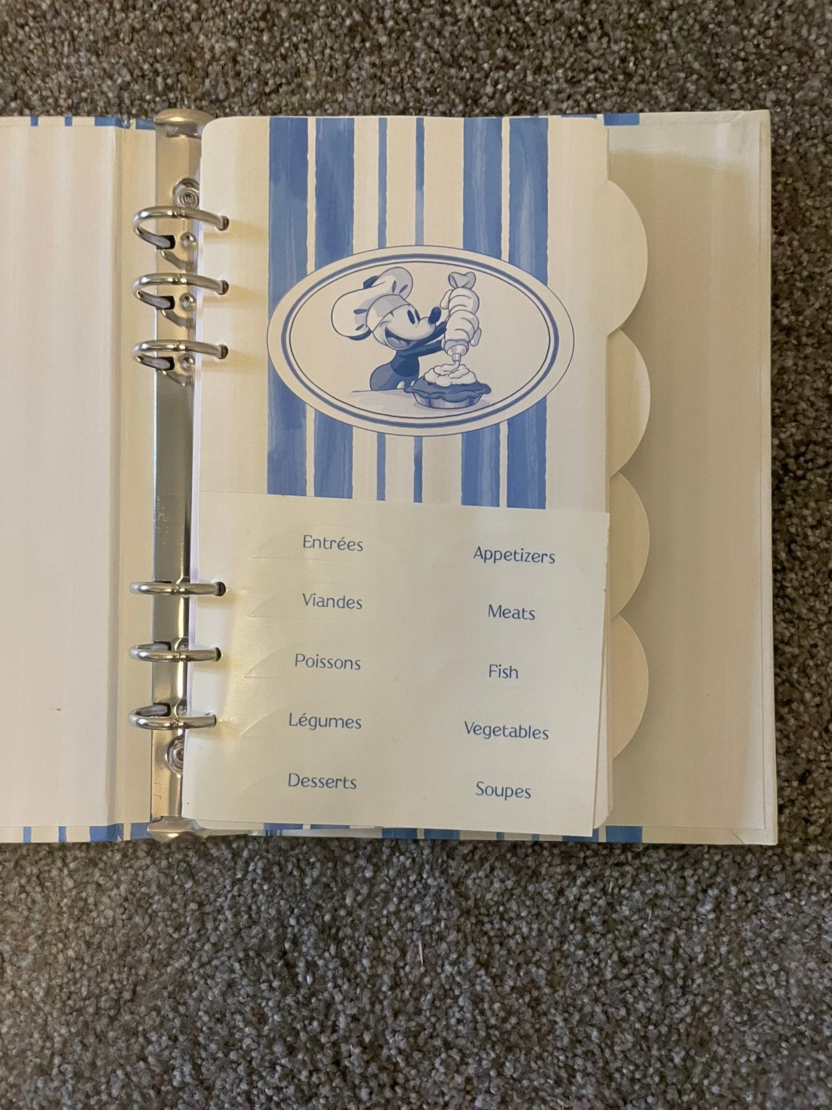 Receptenboek uit Disneyland Parijs., Boeken, Ophalen of Verzenden, Zo goed als nieuw