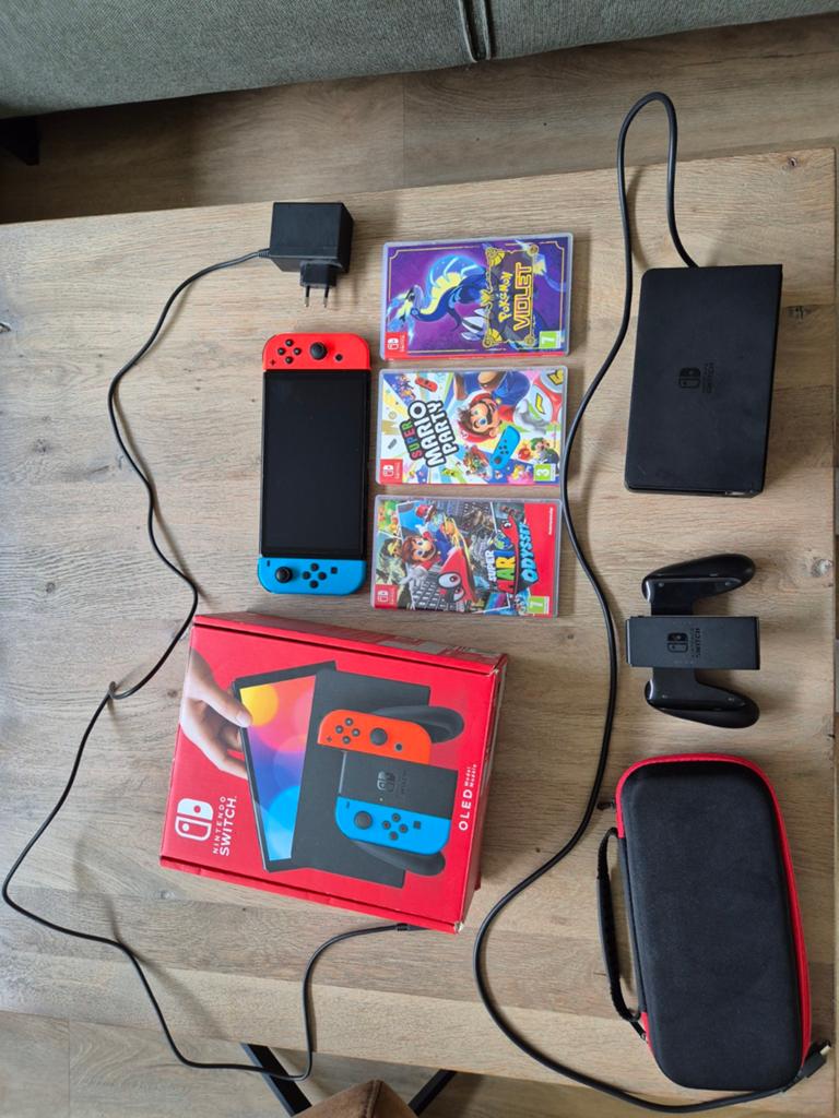Nintendo Switch OLED met 3 games en accessoires, Met 2 controllers, Switch OLED, Ophalen, Gebruikt