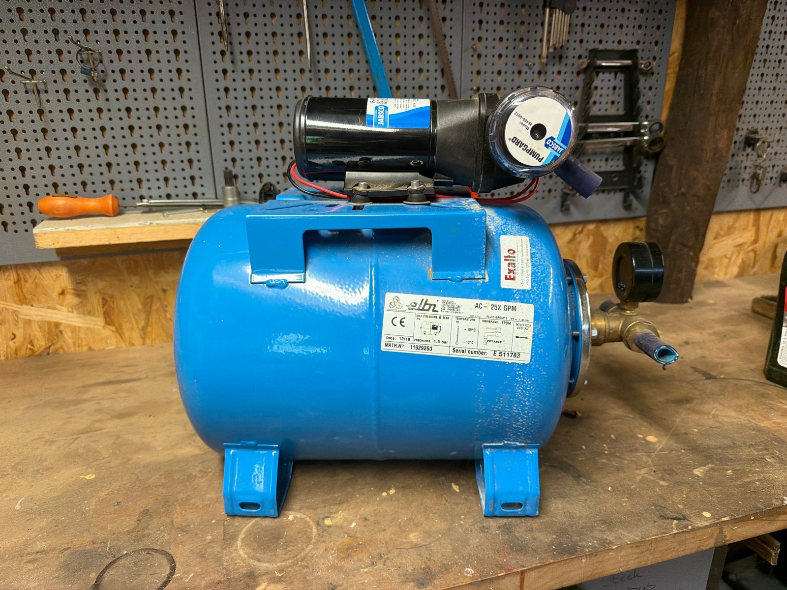 Jabsco PAR-MAX4 hydrofoor met Exalto drukvat 24V, Ophalen, Gebruikt, Kombuis en Sanitair