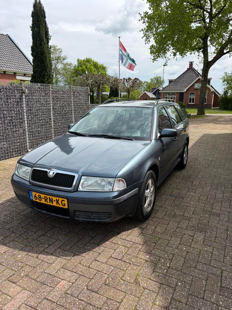 Skoda Octavia 1.6 Combi 75KW 2005 Grijs, Auto's, Voorwielaandrijving, Zwart, 4 cilinders, Parkeersensor