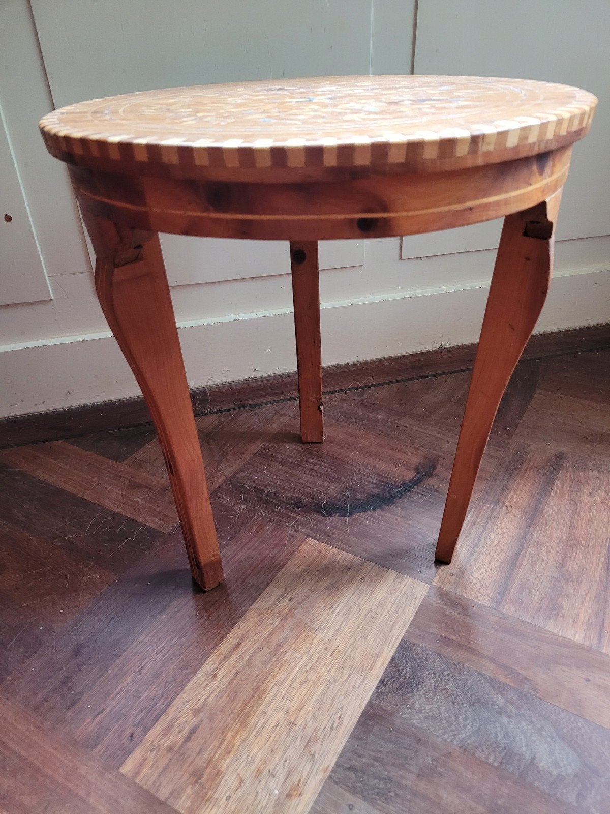 Antieke bijzettafel met ingelegd hout rond klein 3 poten, Ophalen