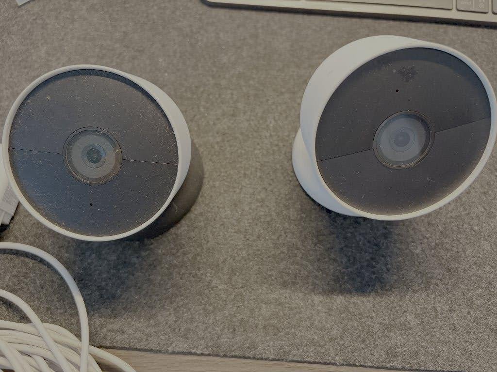 2 x Google nest cam (Batterij) met accesoires, Ophalen of Verzenden, Zo goed als nieuw, Buitencamera